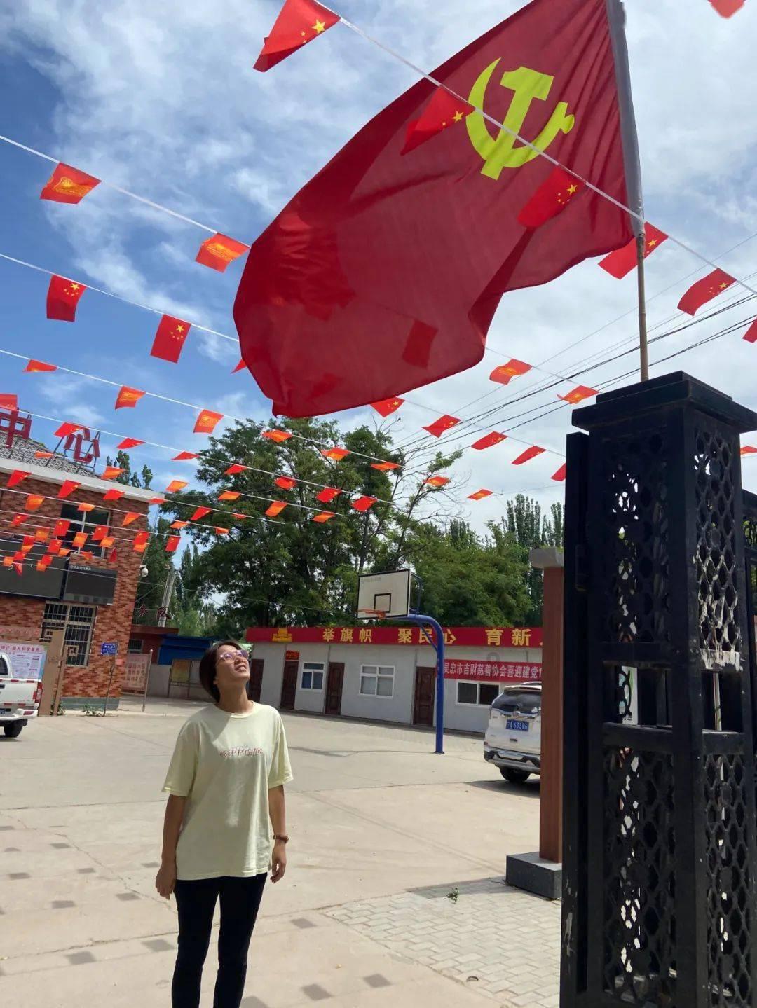 中央军委举行慰问驻京部队老干部迎新春文艺演出 习近平向全军老同志祝贺新春
