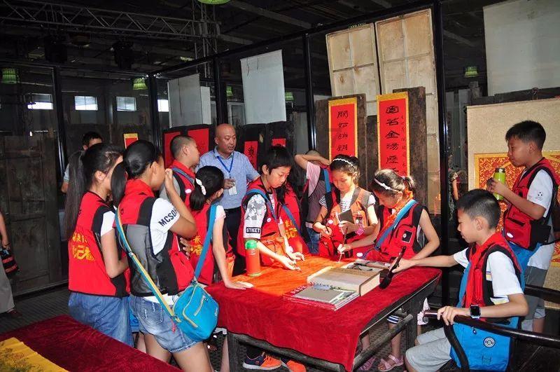 我妈找了份工作，但是需要两班倒，我说这样身体受不了，但她还不听，怎么办？游戏画面