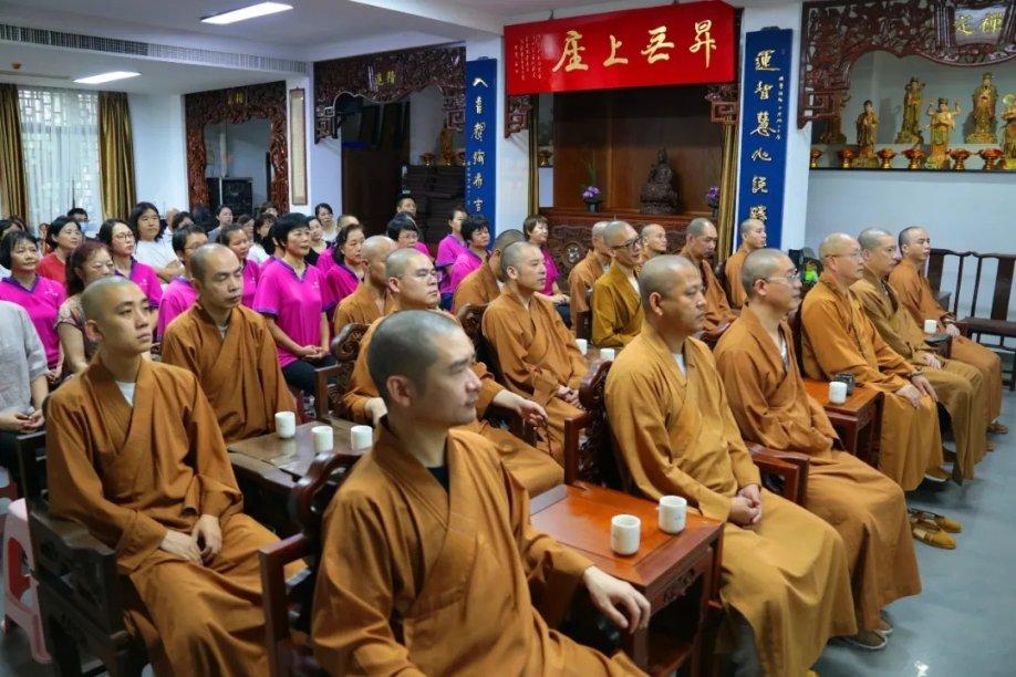 1984年,河南农村女教师突然得知,父亲是台湾富商,妹妹是林青霞