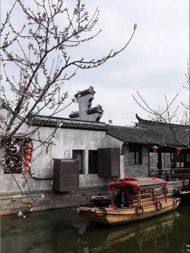 迷路的可爱男孩