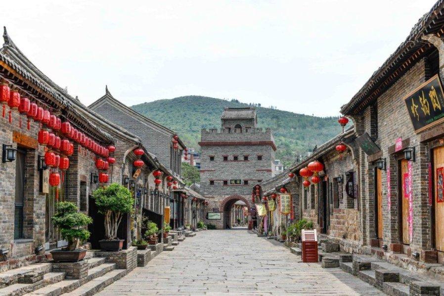 放射性损伤致颈部多发血管狭窄1例并文献复习